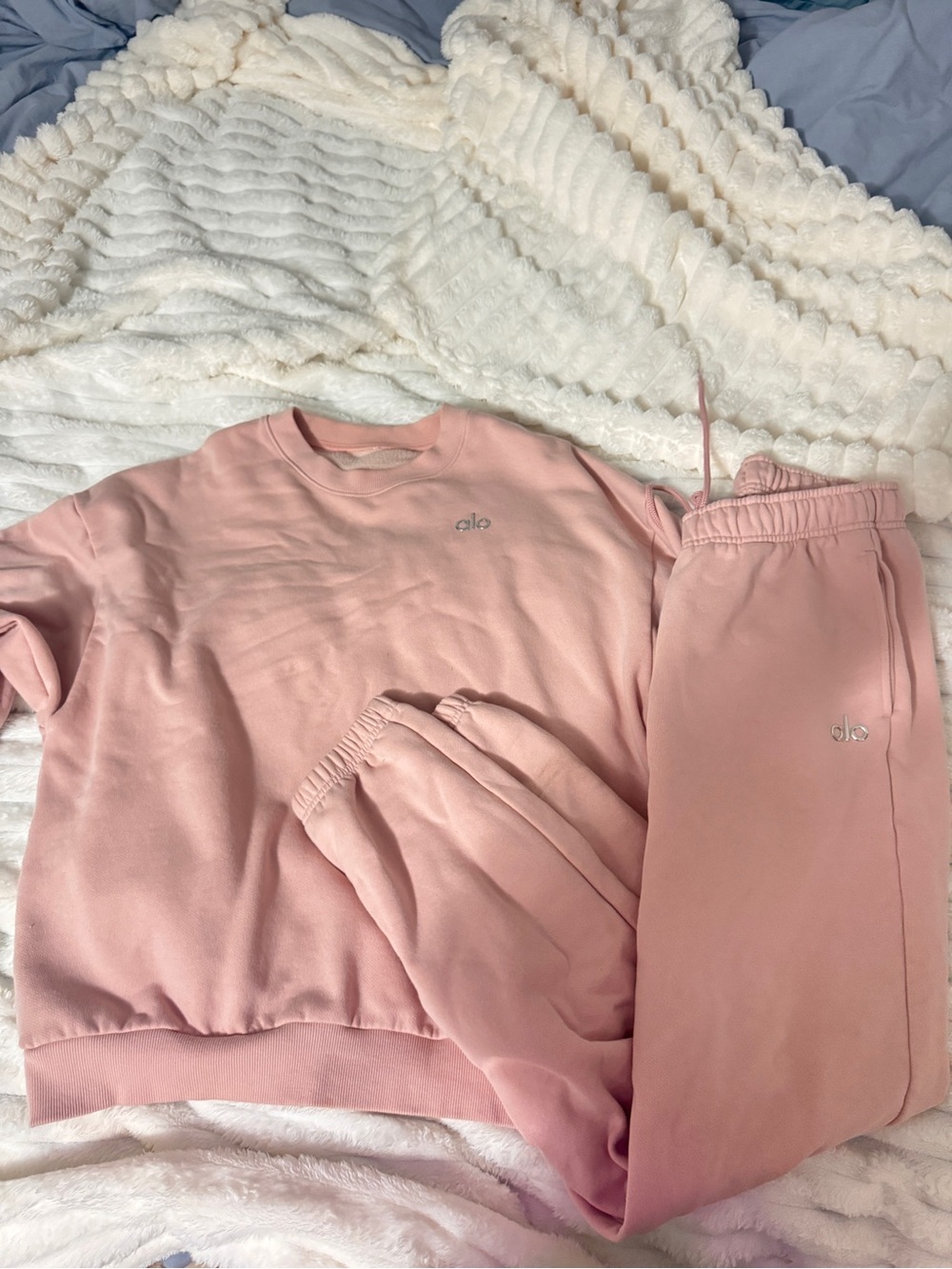 ALO Yoga Pink quartz Relaxed Sweatshirt & Joggers Set
